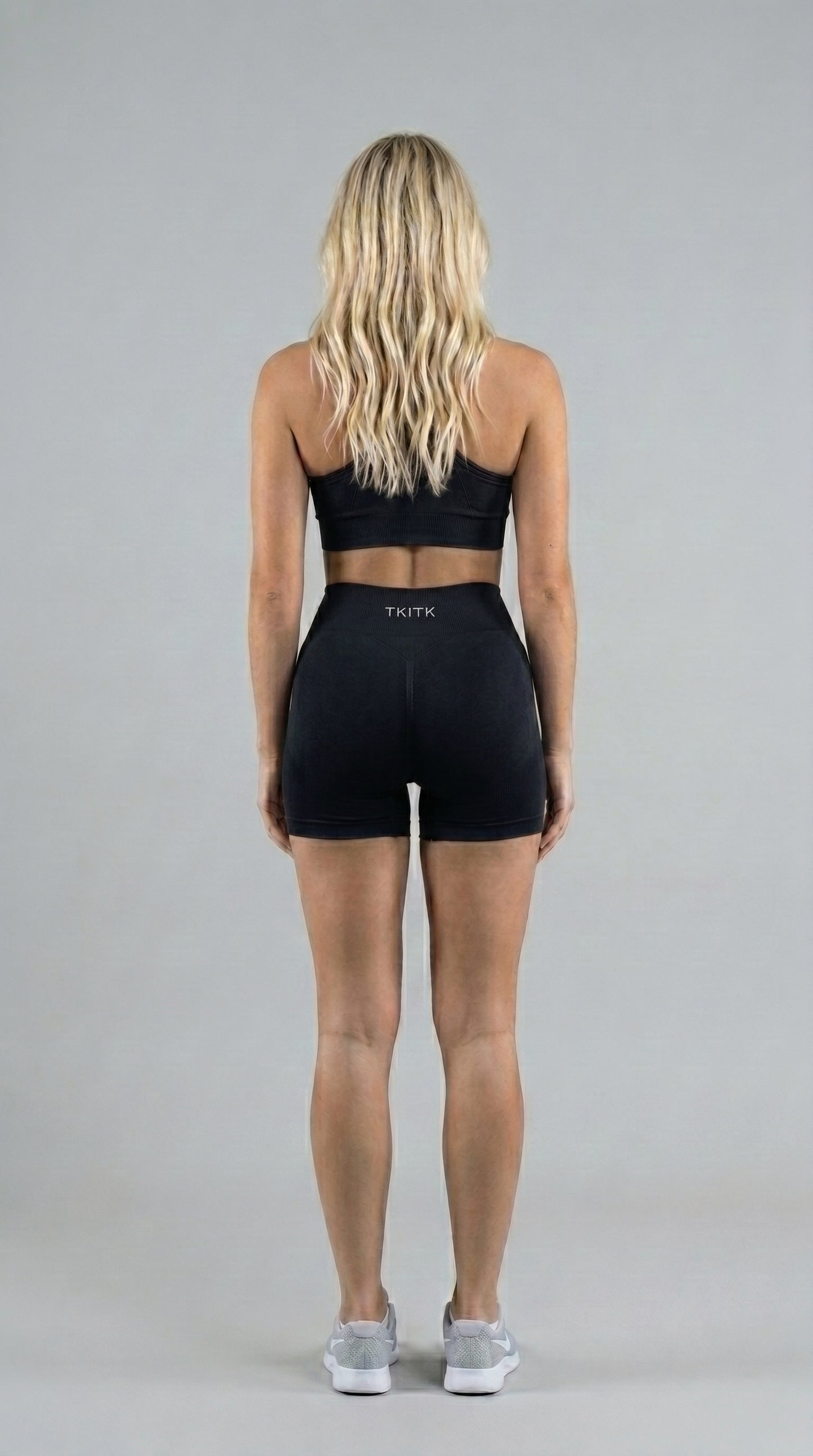 Aura™ Sculpting Mid-Waist Scrunch Shorts